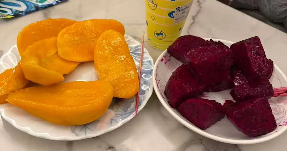 Mangoes and dragon fruit related to a fruit price dispute in Ximending, Taipei